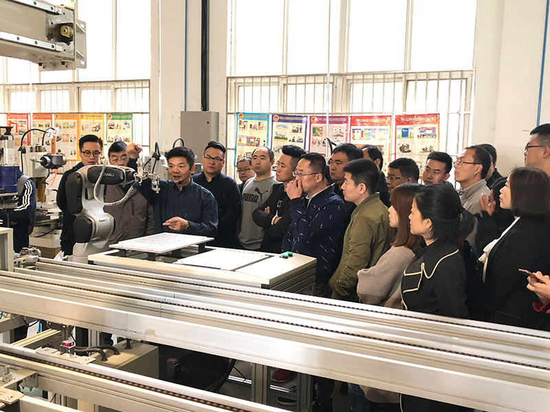 陕西工商管理学院MBA班企业家团队赴万威机械参观考察